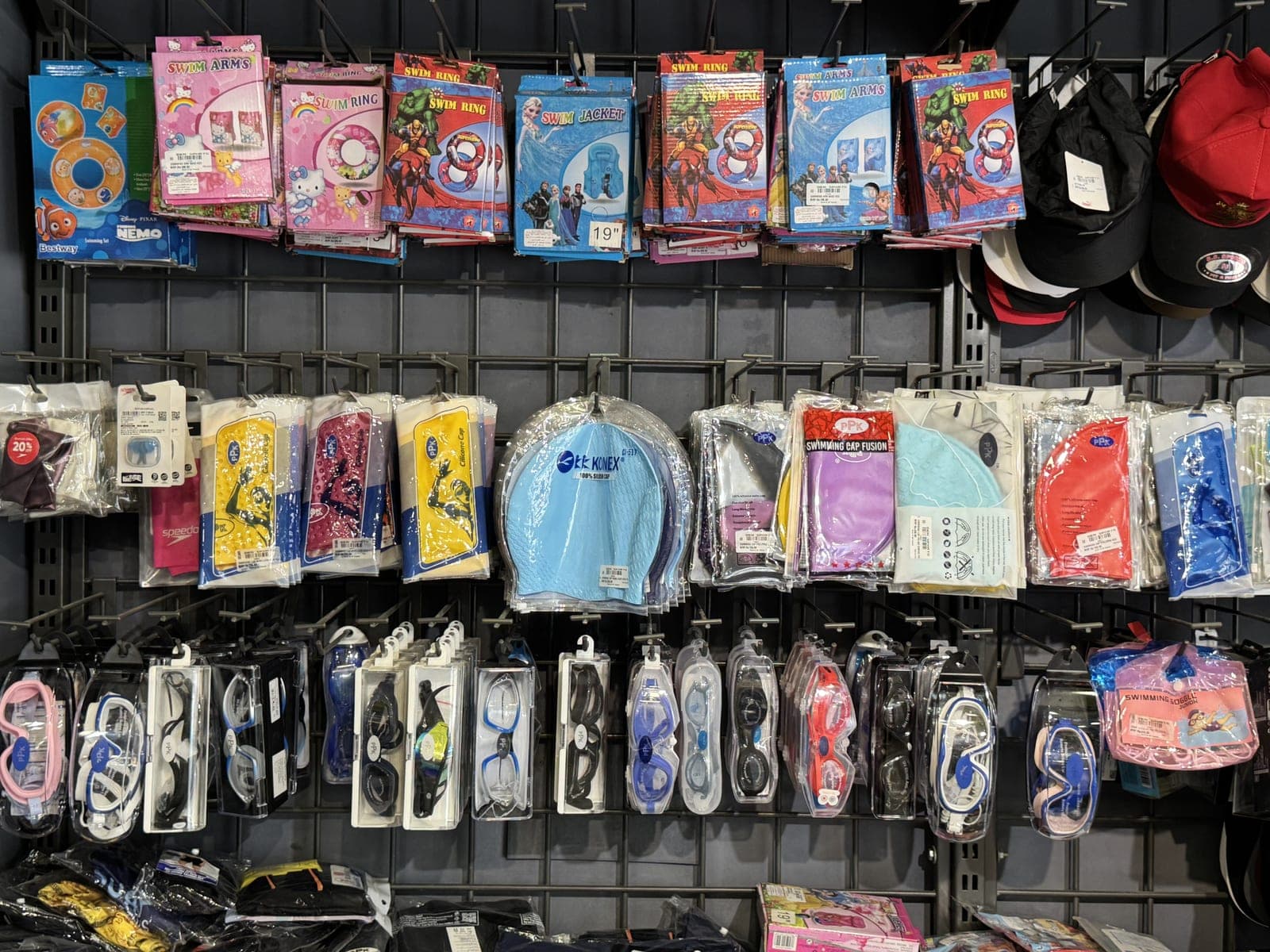 Den Sports store tour photo 1
