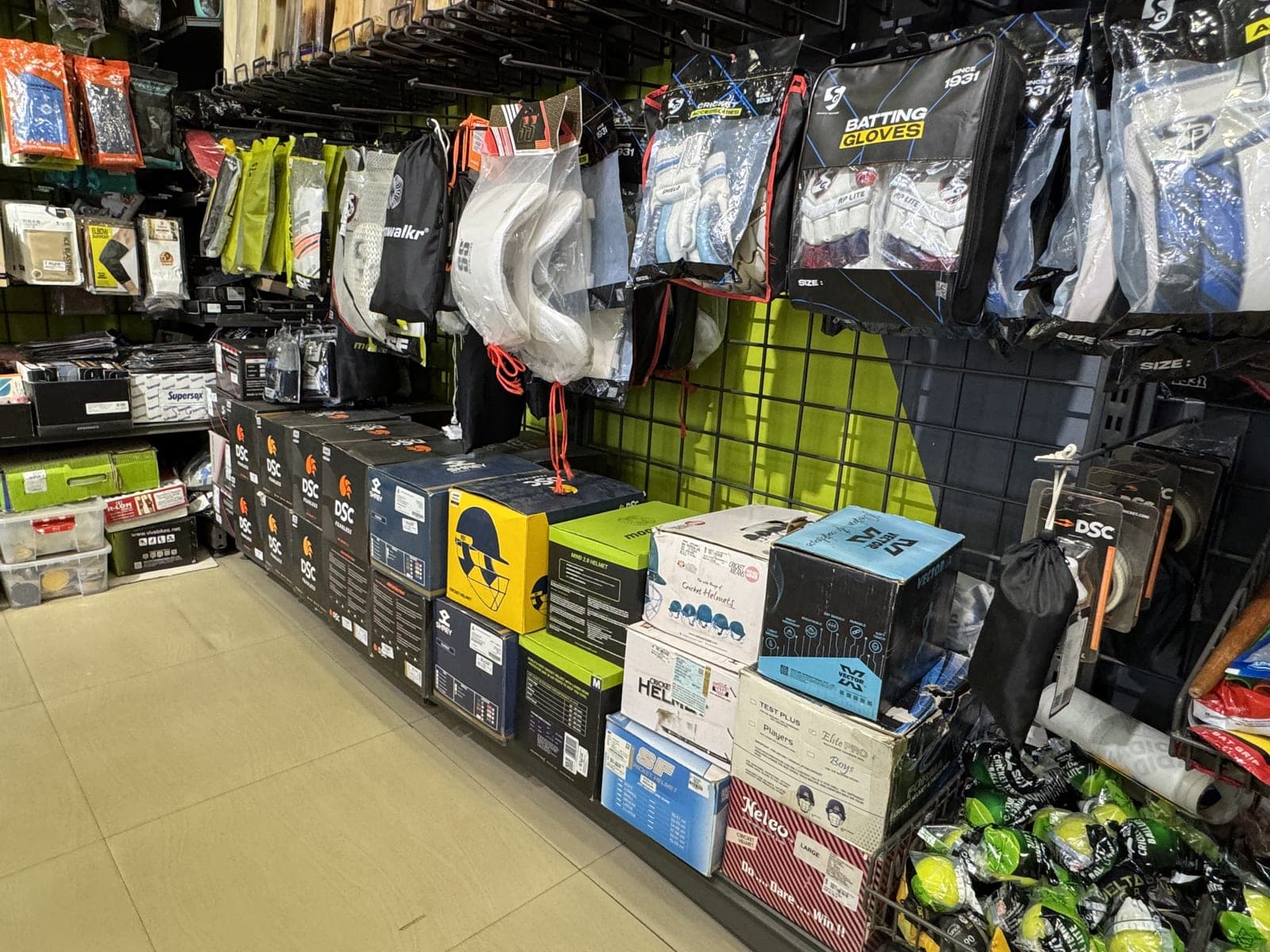 Den Sports store tour photo 7