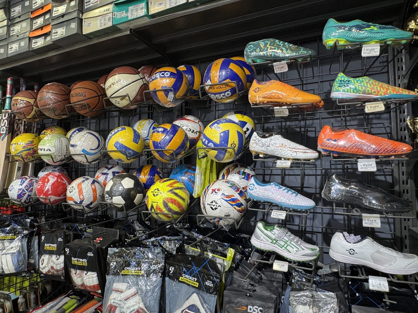 Den Sports store tour photo 8