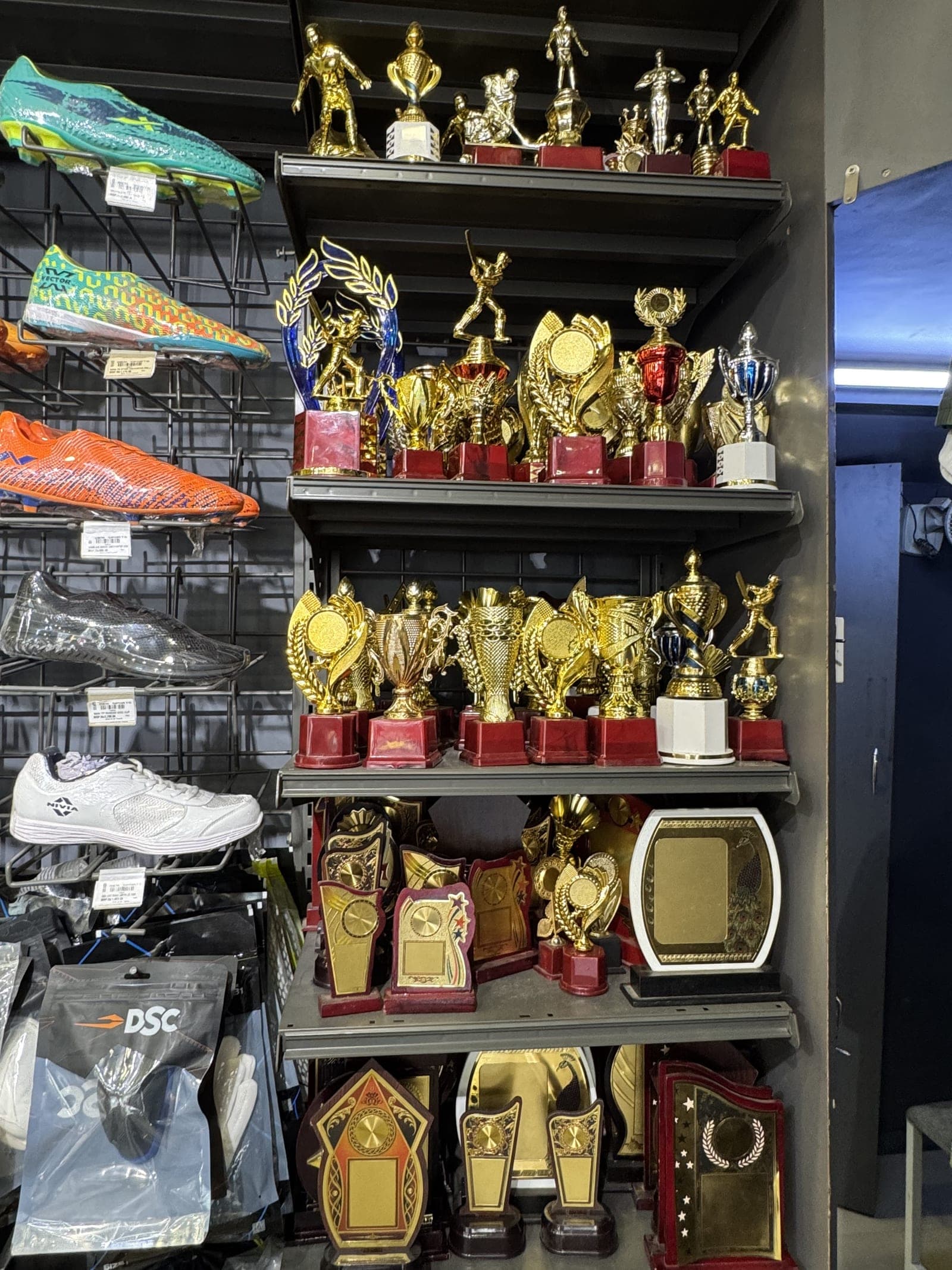 Den Sports store tour photo 9