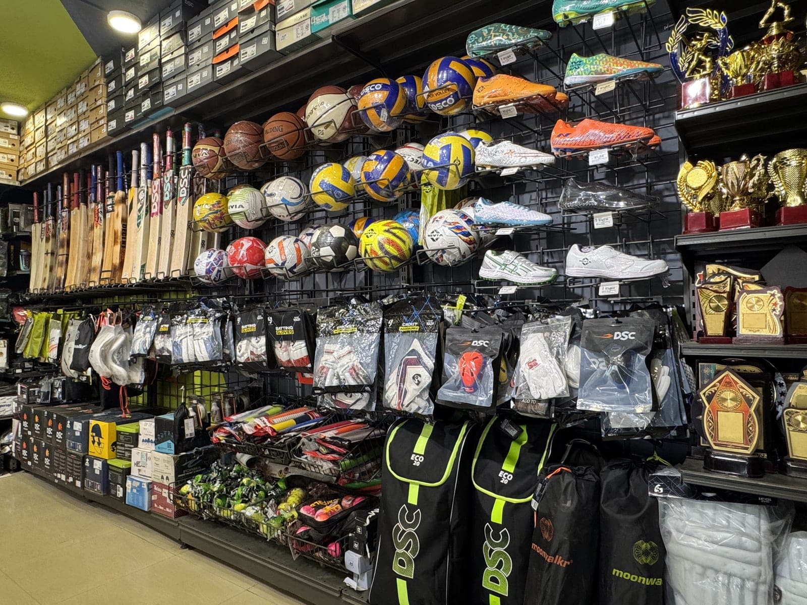 Den Sports store tour photo 10