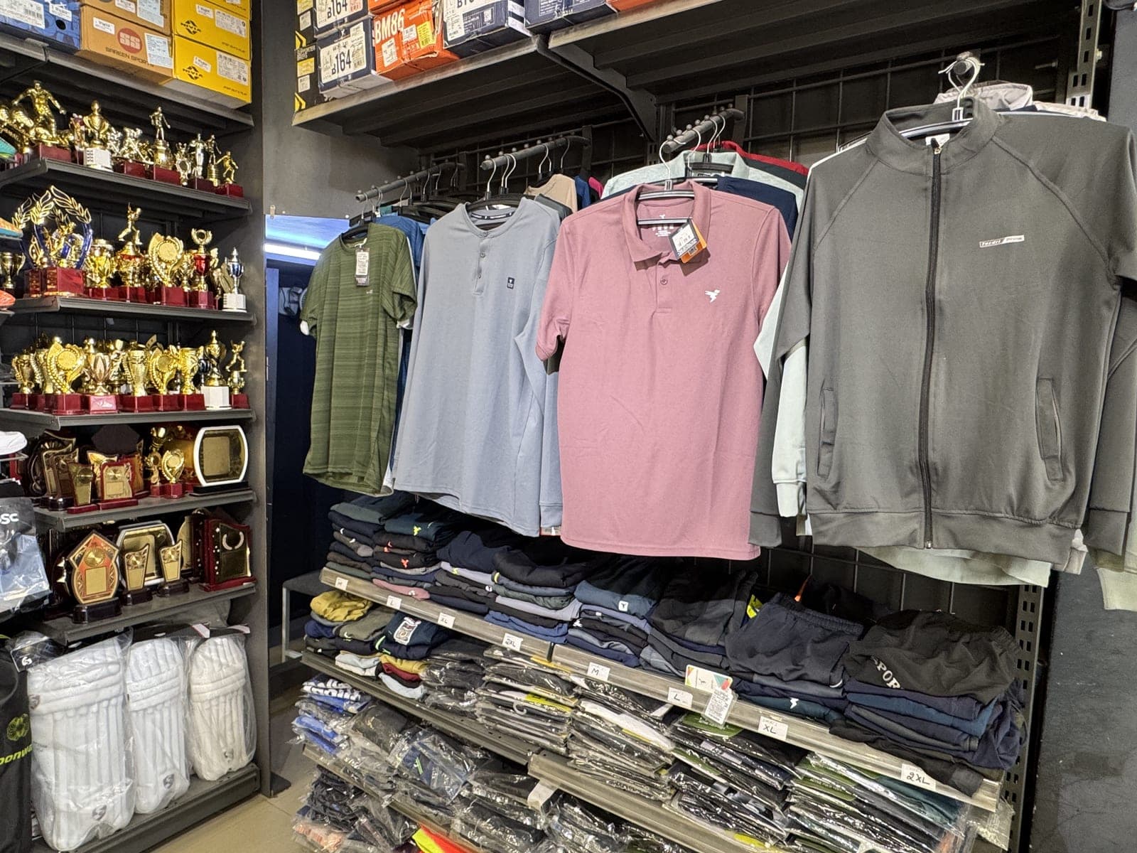 Den Sports store tour photo 11
