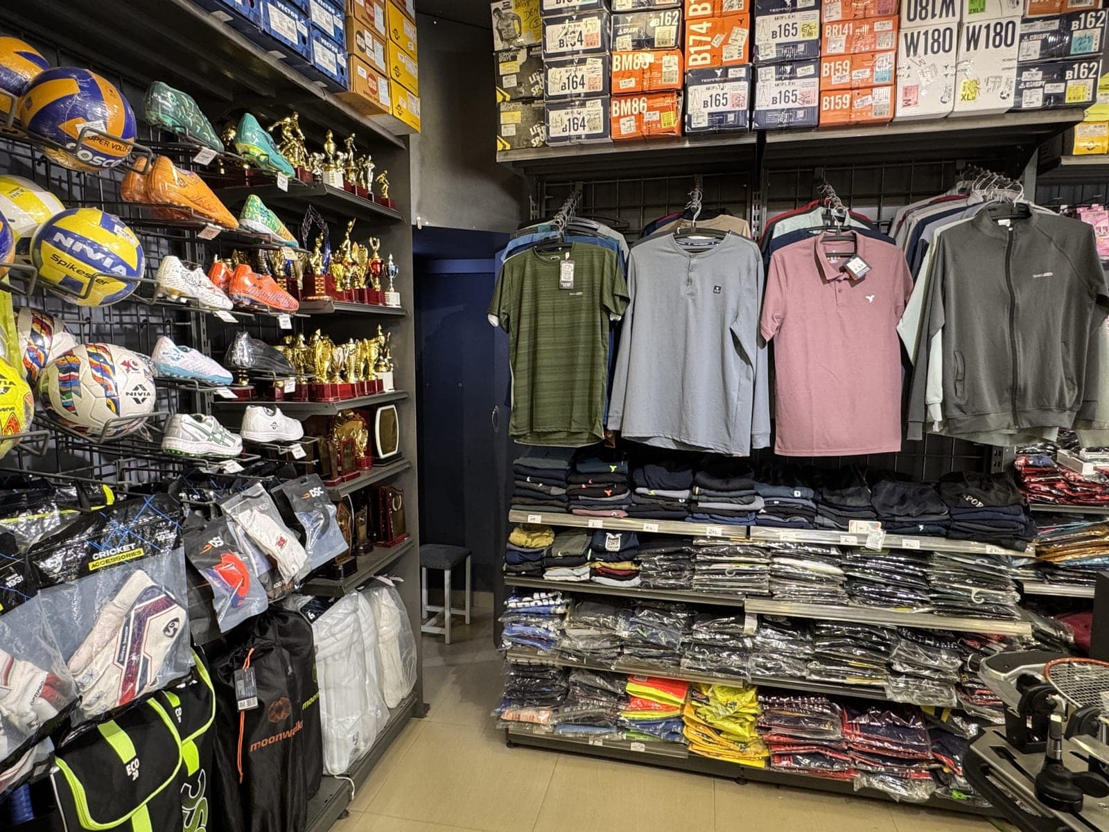 Den Sports store tour photo 12