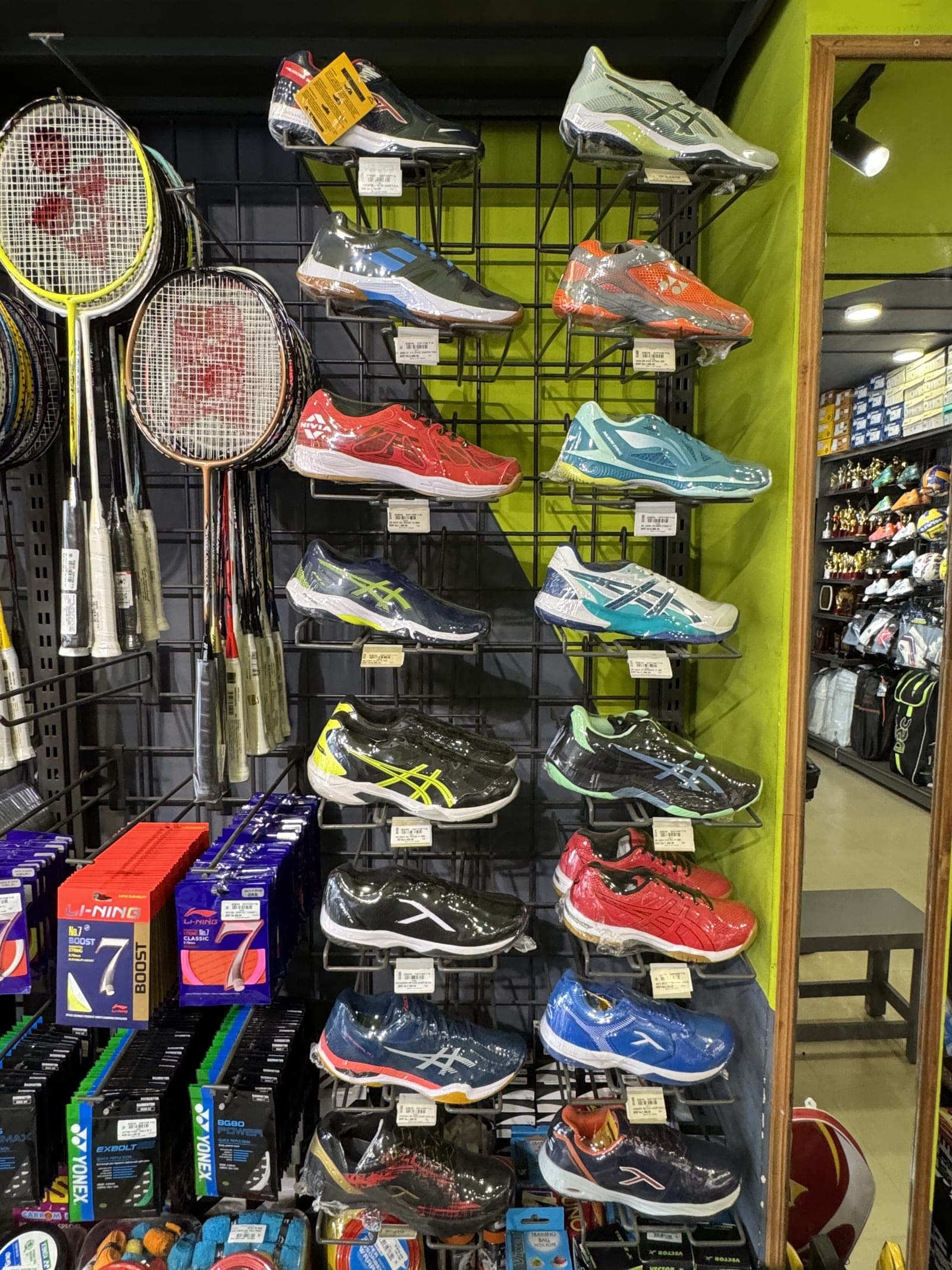 Den Sports store tour photo 17