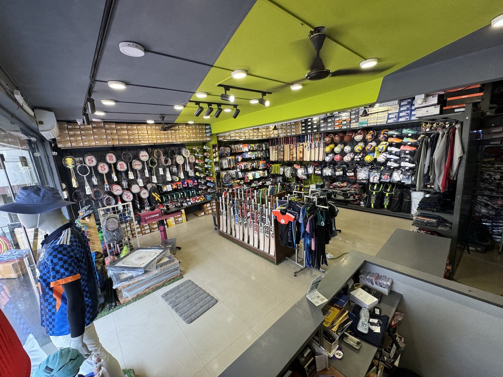 Den Sports store tour photo 19